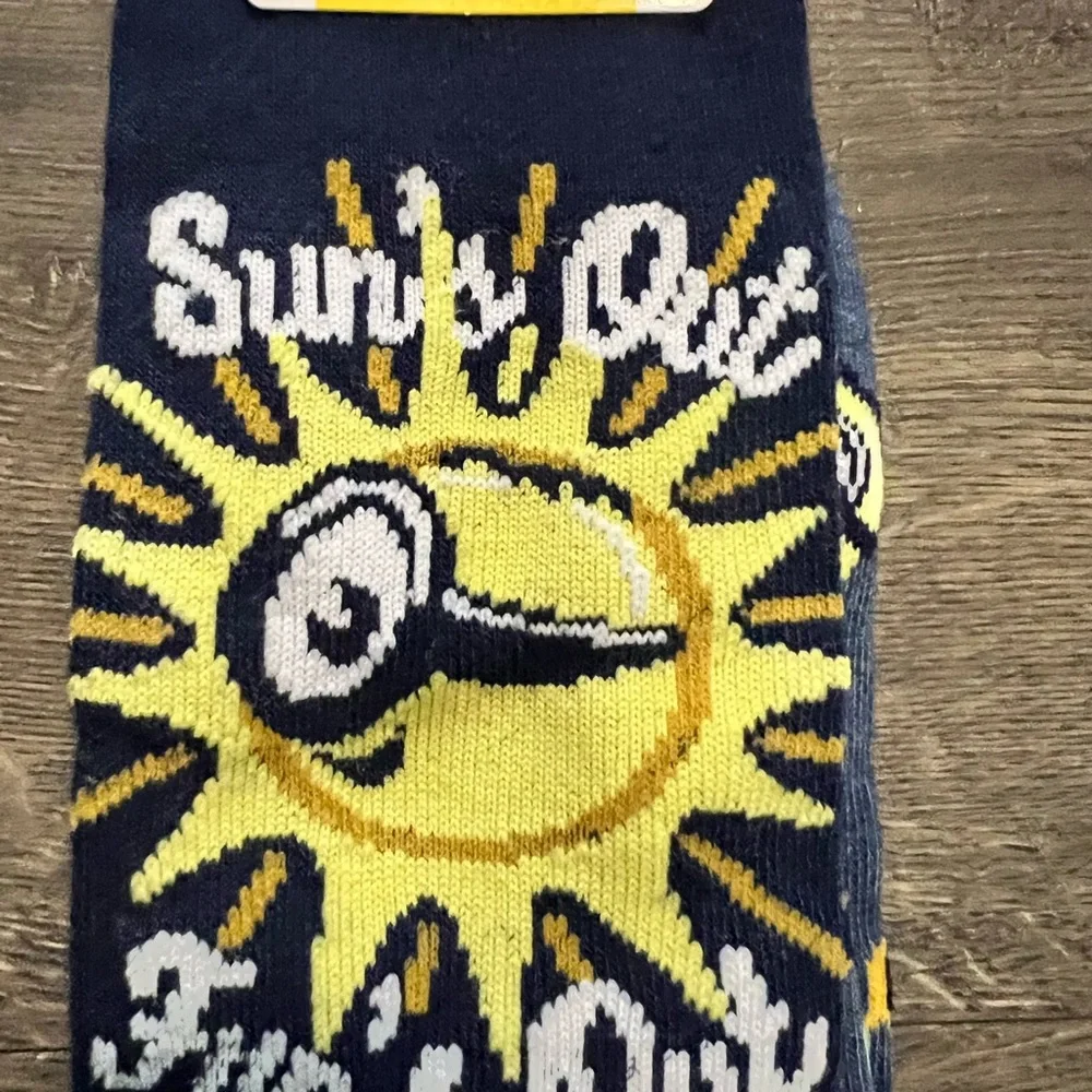 2 Pairs of Minions Crew Socks SZ 10-13 Shoe SZ‎ 6.5-12 NEW